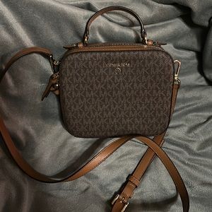 Michael Kors crossbody bag used once very good condition